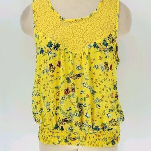 E&M yellow floral blouse. Size large. Sleevless. Lovely lace. Fun print.